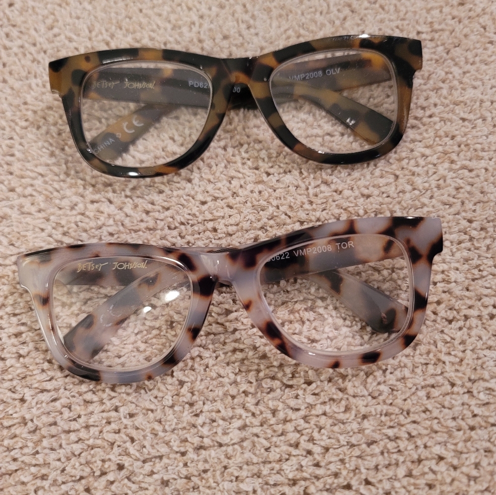 Betsy Johnson Tortoiseshell Glasses Set 2.0 Magnification
